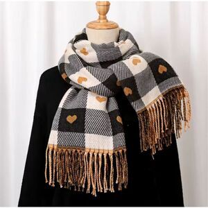 Heart detailed plaid checkerboard scarf
